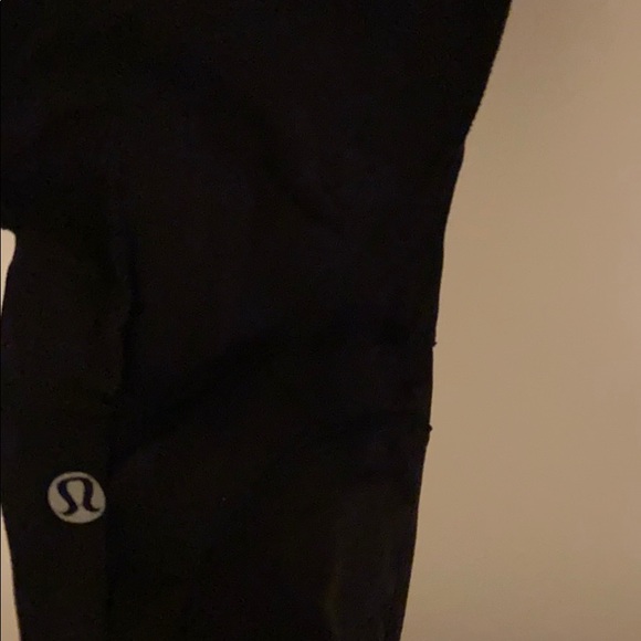 Lululemon black capris - size 4 - Picture 3 of 3